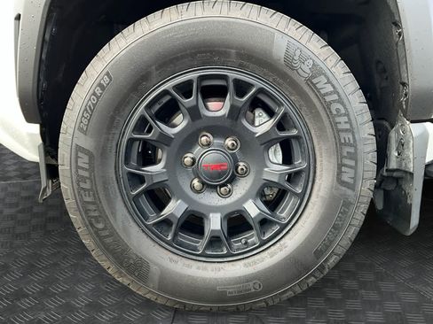 Used 2025 Toyota 4Runner TRD Off-Road Premium image 12