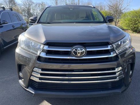Used 2017 Toyota Highlander Limited image 7