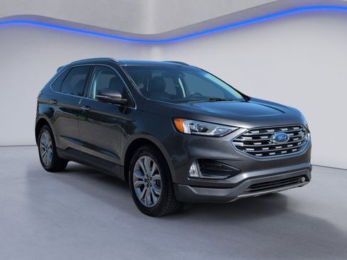 Used 2019 Ford Edge Titanium w/ Cold Weather Package AWD/4WD image 10