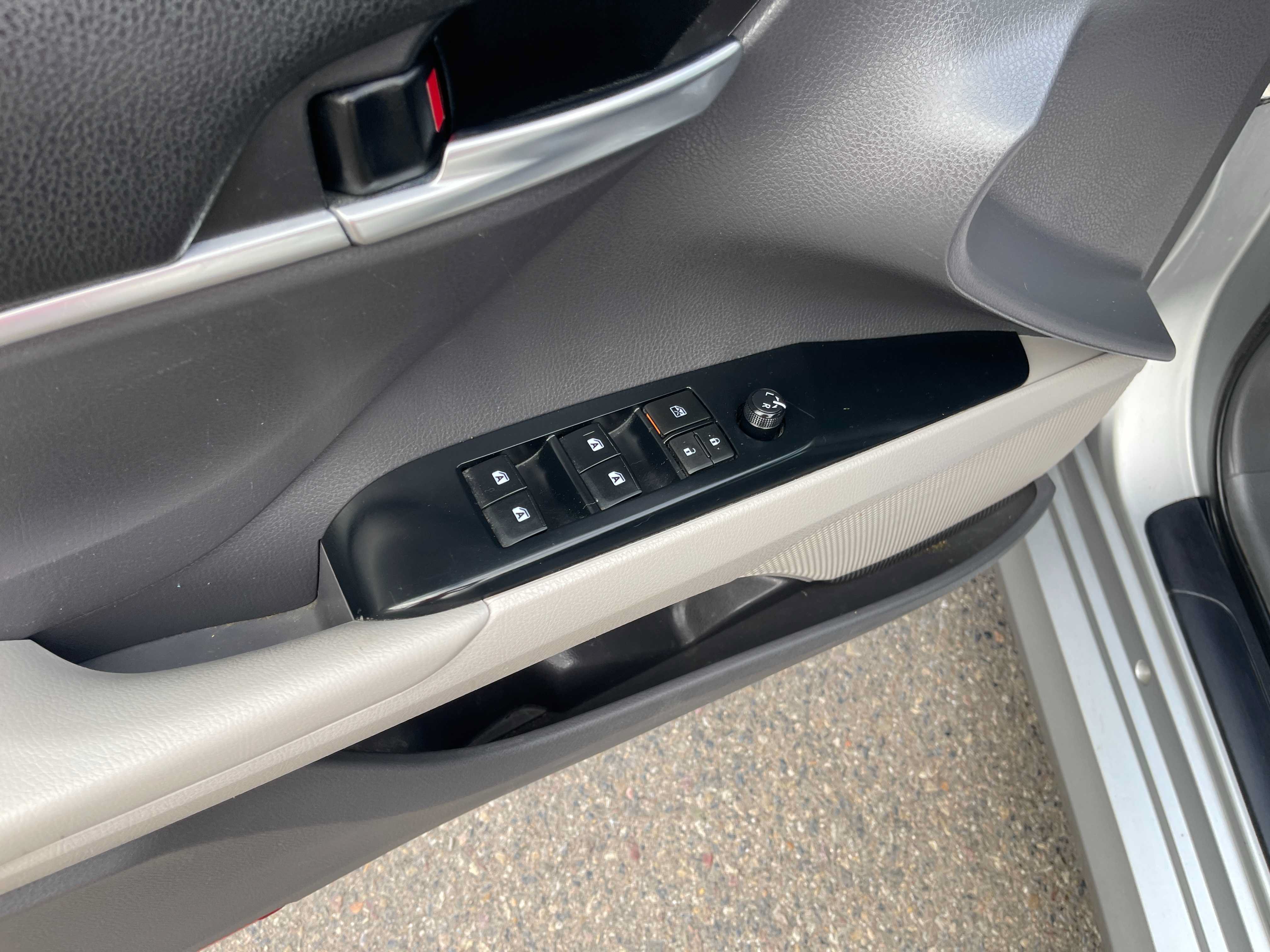 Used 2020 Toyota Camry LE AWD/4WD image 17