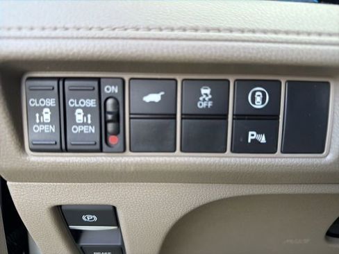 Used 2022 Honda Odyssey Elite image 14