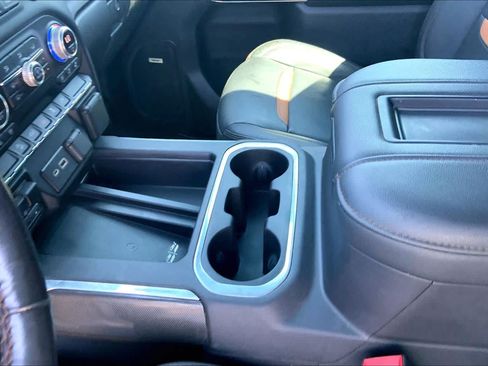 Used 2021 GMC Sierra 1500 AT4 w/ AT4 Preferred Package AWD/4WD image 17