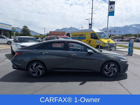 Used 2025 Hyundai Elantra SEL FWD image 2