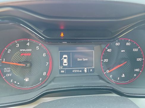 Used 2025 Chevrolet Trax RS w/ Sunroof Package FWD image 21