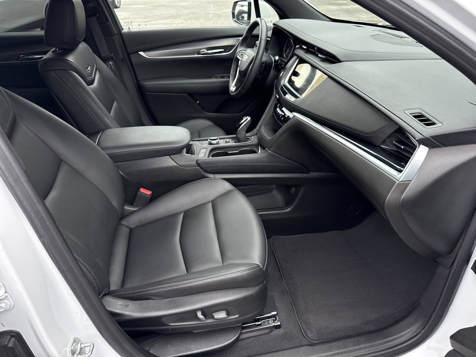 Used 2024 Cadillac XT6 Luxury FWD image 36