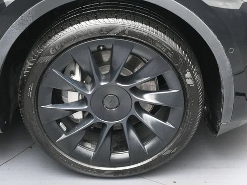 Used 2022 Tesla Model Y Long Range AWD/4WD image 34