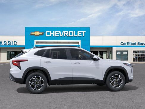 New 2026 Chevrolet Trax LT w/ LT Convenience Package FWD image 5
