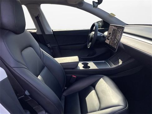 Used 2022 Tesla Model Y Long Range image 15