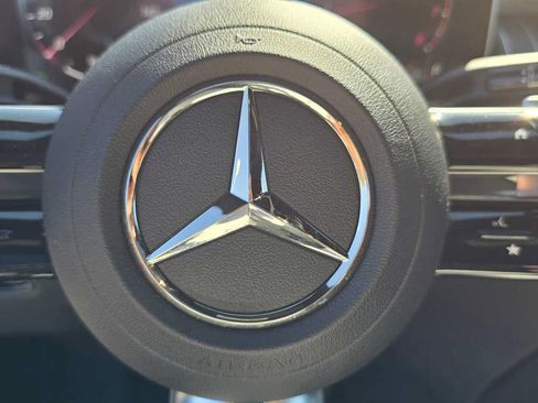 Used 2024 Mercedes-Benz GLC 300 4MATIC image 25