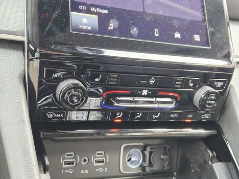 Used 2023 Jeep Grand Cherokee Laredo w/ Luxury Tech Group I image 26