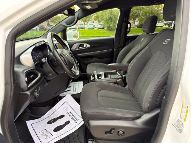 Used 2019 Chrysler Pacifica Touring Plus w/ S Appearance Package FWD image 16