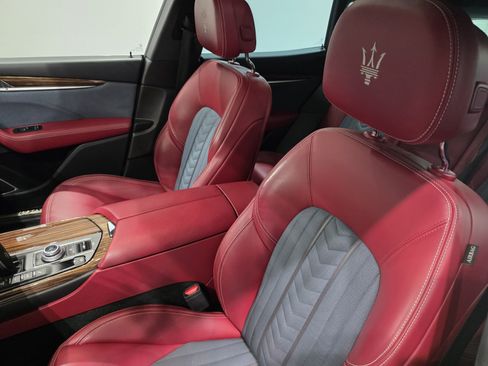 Used 2021 Maserati Levante GranLusso AWD/4WD image 8