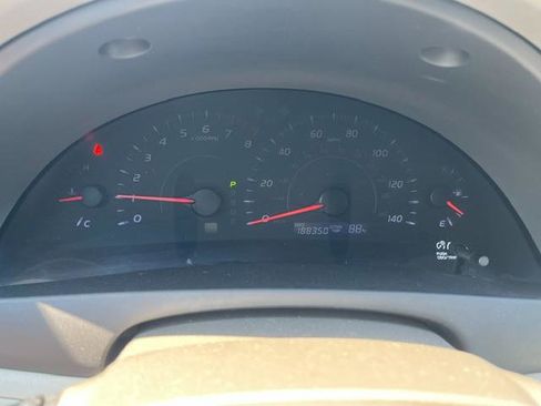 Used 2010 Toyota Camry LE FWD image 8