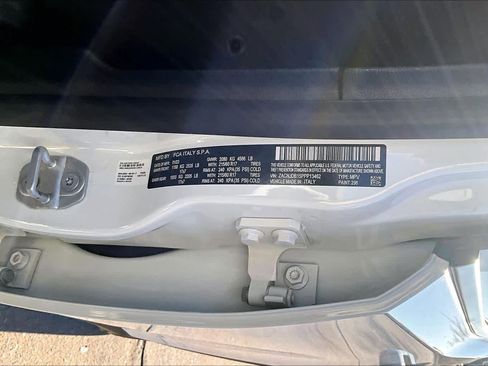 Used 2023 Jeep Renegade Latitude image 32