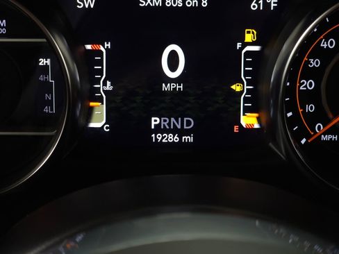 Used 2022 Jeep Wrangler Unlimited Sahara w/ LED Lighting Group AWD/4WD image 22