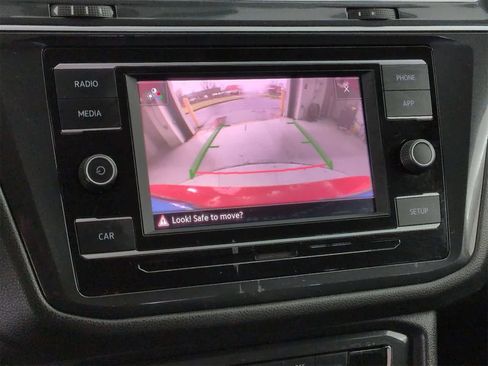 Used 2018 Volkswagen Tiguan S image 26