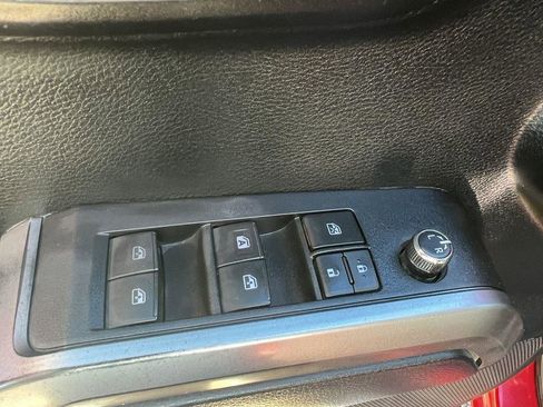 Used 2016 Toyota Tacoma SR5 image 16