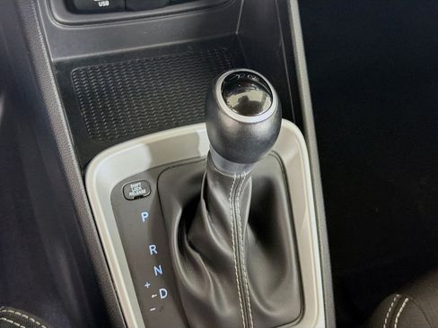 Used 2025 Hyundai Venue SEL FWD image 24