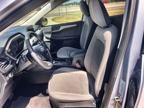 Used 2022 Ford Escape SE w/ Convenience Package FWD image 11