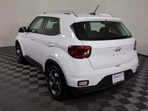 Used 2023 Hyundai Venue SEL image 6