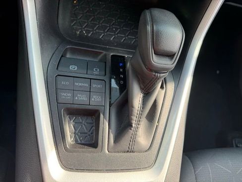 Used 2025 Toyota RAV4 XLE image 18
