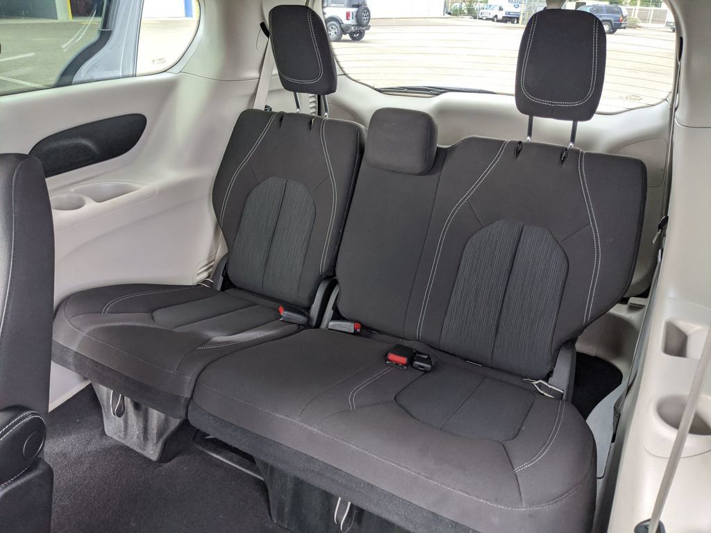 Used 2023 Chrysler Voyager LX FWD image 16