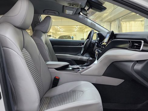 Used 2022 Toyota Camry SE w/ Carpet Mat Package (TMS) image 23