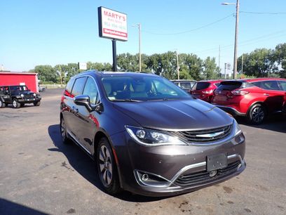 Used 2018 Chrysler Pacifica Limited w/ Advanced Safetytec Group
