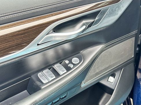 Used 2022 BMW 740i xDrive w/ Luxury Rear Seating Package image 19