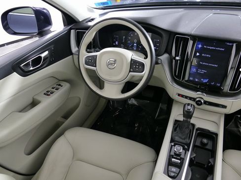 Used 2019 Volvo XC60 T6 Momentum w/ Premium Package image 22