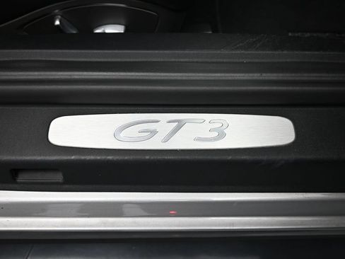 Certified 2018 Porsche 911 GT3 RWD image 19