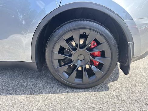 Used 2024 Tesla Model Y Long Range AWD/4WD image 11