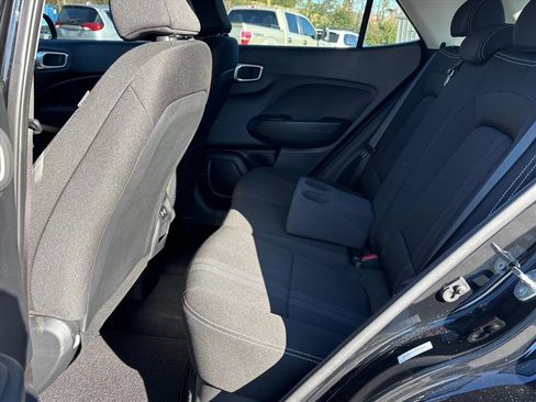 Used 2025 Hyundai Venue SEL image 12