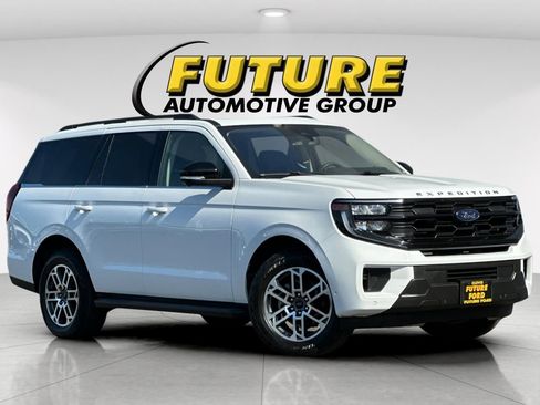 Certified 2025 Ford Expedition Active AWD/4WD image 1