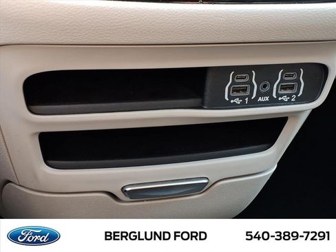Used 2023 Chrysler Pacifica Touring-L FWD image 29