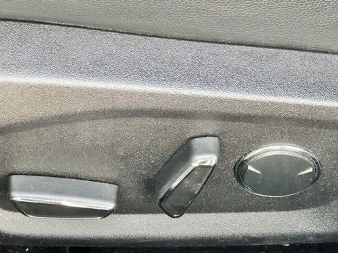 Used 2017 Ford Fusion SE w/ Equipment Group 202A image 8