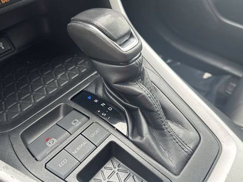Used 2021 Toyota RAV4 XLE Premium FWD image 17