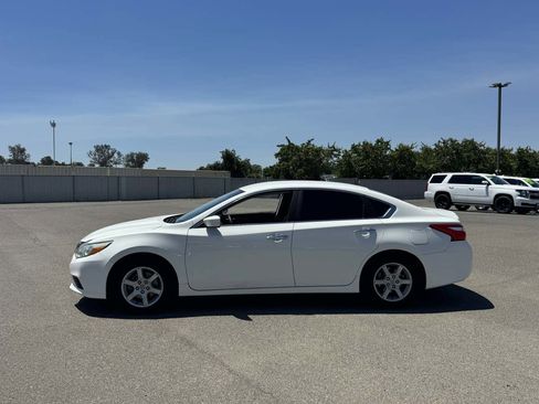Used 2016 Nissan Altima 2.5 S w/ Power Driver Seat Package FWD image 6