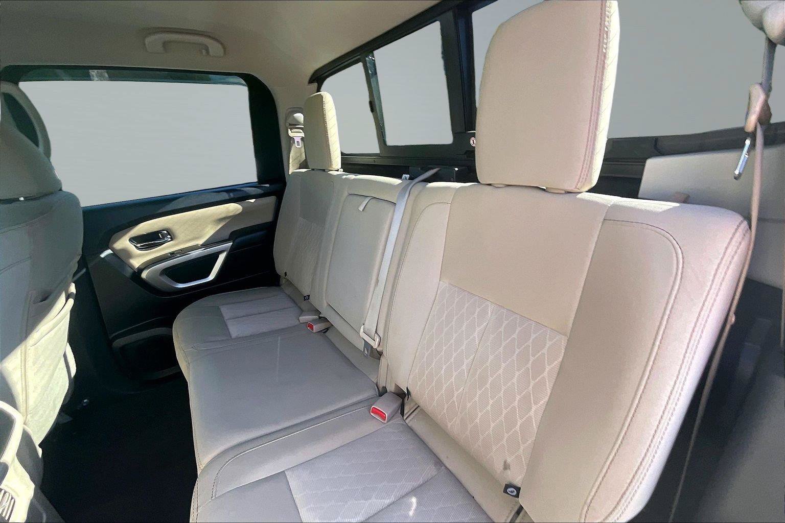 Used 2017 Nissan Titan SV AWD/4WD image 26