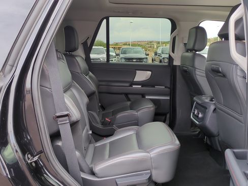 Used 2025 Ford Expedition Active AWD/4WD image 31