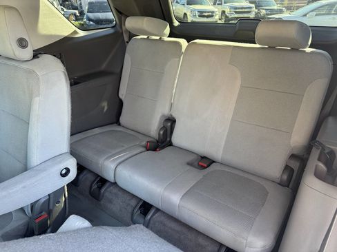 Used 2018 Chevrolet Traverse LT image 11