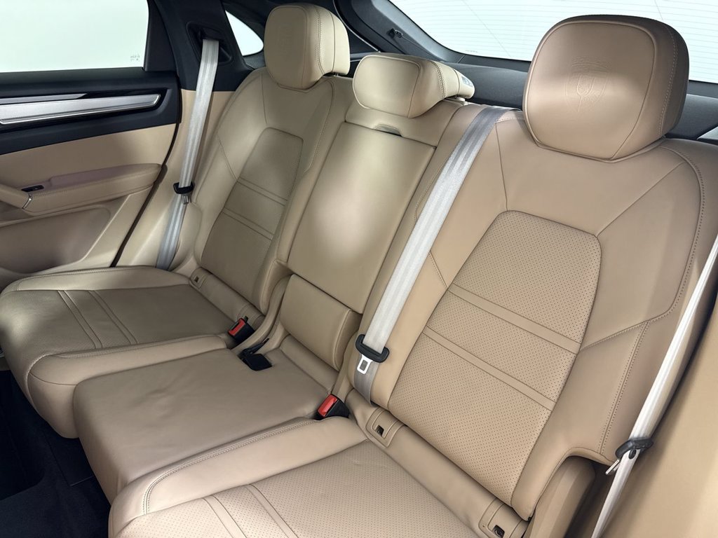 Certified 2023 Porsche Cayenne Platinum Edition AWD/4WD image 21