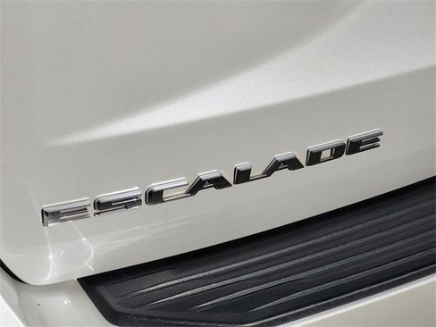 Used 2022 Cadillac Escalade ESV Premium Luxury image 8