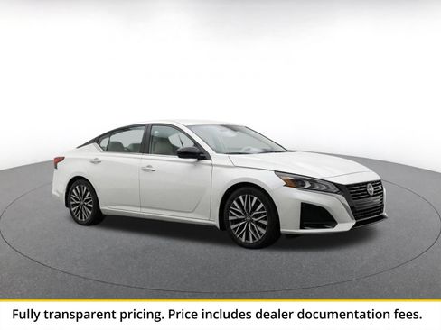 Used 2025 Nissan Altima 2.5 SV FWD image 1