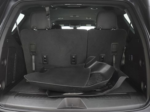 Used 2022 GMC Yukon SLT AWD/4WD image 9