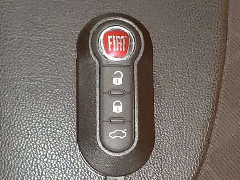 Used 2019 FIAT 500L Pop image 32