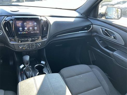 Used 2024 Chevrolet Traverse LT image 18