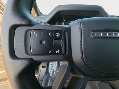 Used 2025 Land Rover Defender 110 V8 AWD/4WD image 16