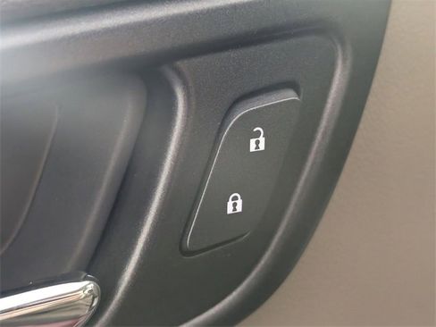 Used 2018 GMC Yukon SLT w/ Premium Edition image 11