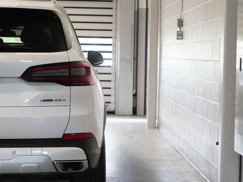 Used 2023 BMW X5 xDrive45e w/ Executive Package AWD/4WD image 11